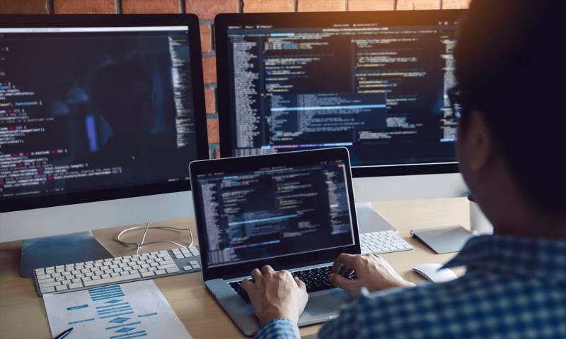 数据科学选型：R与Python如何赋能吴兴区网站建设？